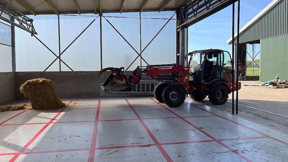 Vullen van de voerkeuken met een Automatis voersysteem