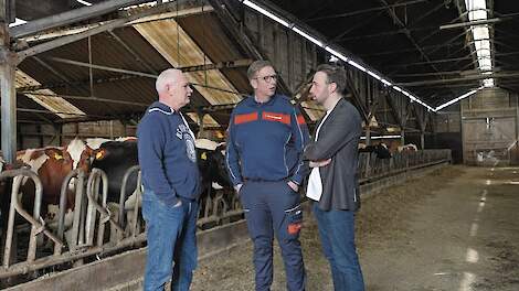Melkveehouder en brandweerman Johan Oosthoek over stalbrand op eigen bedrijf: ‘Ik ben goed weggekomen’