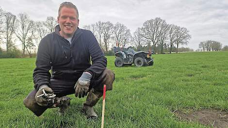Mollenvanger Vossers voor de eerste grassnede op mollenjacht