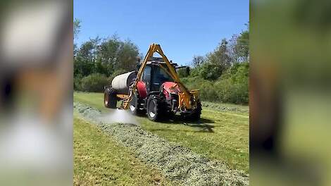 Video: Water helpt loonwerkers bij hakselen suikerrijk gras