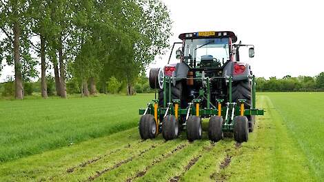 Video: Nieuwe techniek beregent en bemest ondergronds