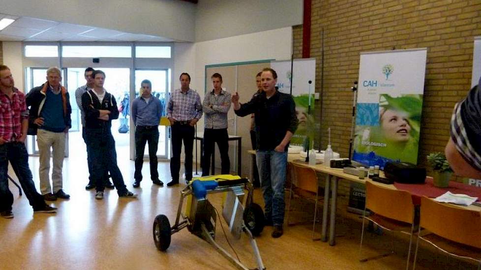 Met de C-Dax grashoogtemeter kun je rijdend door het grasland de snedezwaarte meten, legt PPP Agro Advies specialist Bart van der Hoog uit.