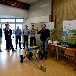 Met de C-Dax grashoogtemeter kun je rijdend door het grasland de snedezwaarte meten, legt PPP Agro Advies specialist Bart van der Hoog uit.