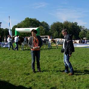De roodbont juryleden Marianne Ruesink en Hans Puttenstein in druk overleg.