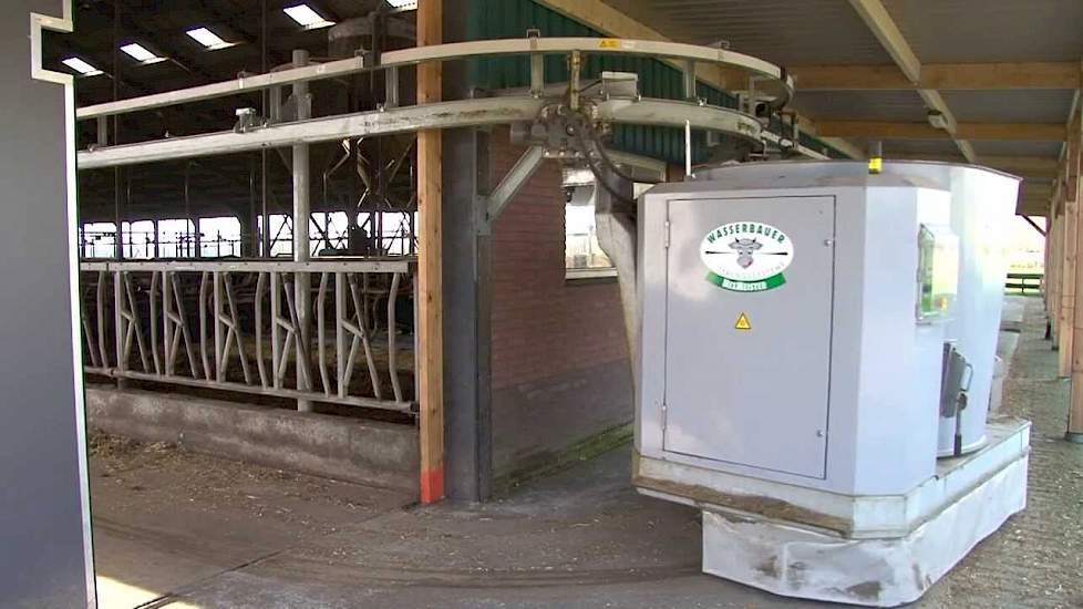 Eerste voerrobot Wasserbauer in Nederland - Melkvee.nl