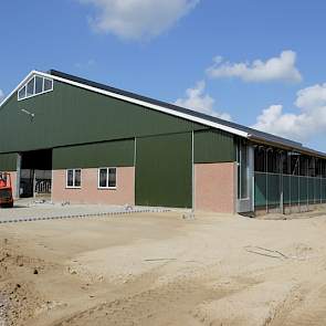 De nieuwe stal voldoet aan de Maatlat Duurzame Veehouderij, ondanks de lage bouwkosten van inclusief alles 2.700 euro per koe.