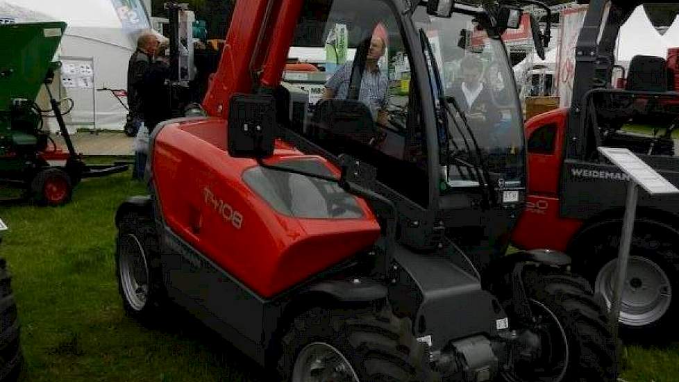 Ook de eerder dit jaar gepresenteerde microverreiker van Weidemann staat op de ATH. Volgens de producent is het de kleinste verreiker ooit in serieproductie. De machine is slechts 1,43 meter breed, 2,71 meter lang en 1,90 meter hoog.
