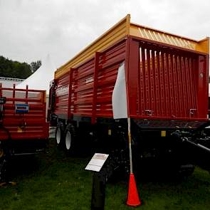 Schuitemaker laat op de beurs voor het eerst de Rapide 65V opraapvoerdoseerwagen zien. Deze opraapwagen is met 35 kuub inhoud geschikt voor de grote melkveehouder. Samen met het kleinere broertje, de 55V, is het de opvolger van de 100-series. Deze worden