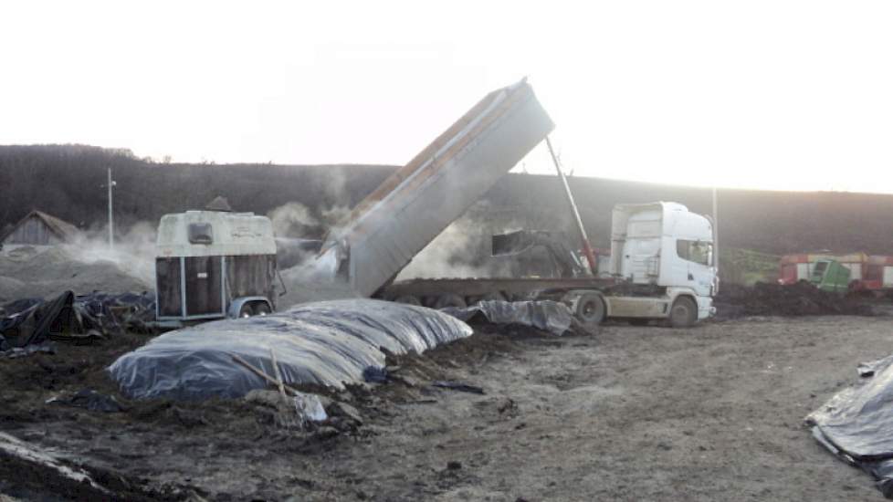 Lossen grote vrachtwagen.
