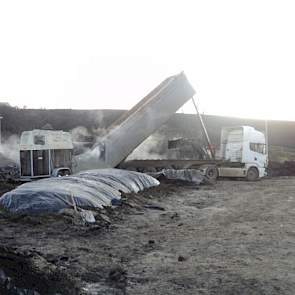 Lossen grote vrachtwagen.