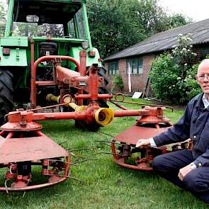 Het ziet eruit als een schudder en hark, maar melkveehouder in ruste Jan van den Oever uit Westerbeek (NB) heeft zijn oude en verbouwde super strela gebruikt als maaier van bloeiende paardenbloemen. Dat was ongeveer vijftien jaar geleden. Een grasperceel