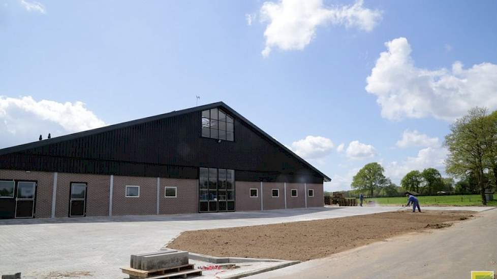 Fotoserie: Nieuwe compacte stal met Aeromix-systeem