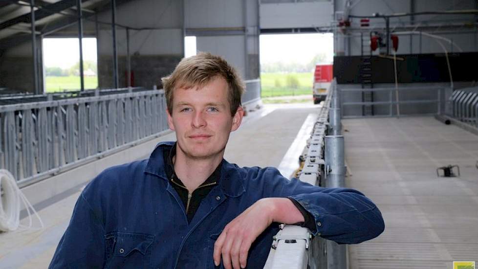 De koeien gaan op 19 mei over naar de nieuwe stal. Samen met zijn vader, moeder en opa Jan senior, die ook hand en spandiensten verricht, wil Jan Reinders doorgroeien richting 200 koeien. Ze willen het bedrijf zonder personeel doorzetten.