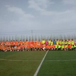 De universiteit van Wulanchabu had een voetbalwedstrijd China-Nederland georganiseerd ter ere van de komst van de Nederlandse studenten. Het Chinese team won uiteindelijk met 6-1.