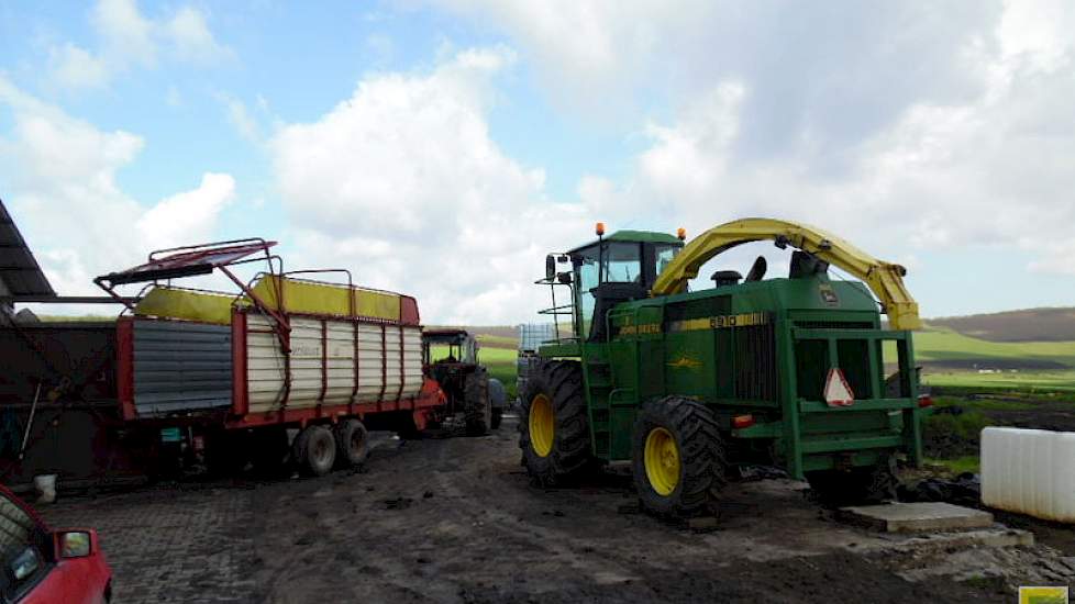 Opraapwagen en hakselaar in reparatie
