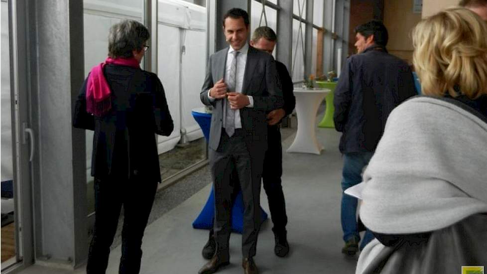 Van Dam dacht met zijn goed voorbereide speech, een ontspannen opening te kunnen verrichten van het vernieuwde Dairy Campus.