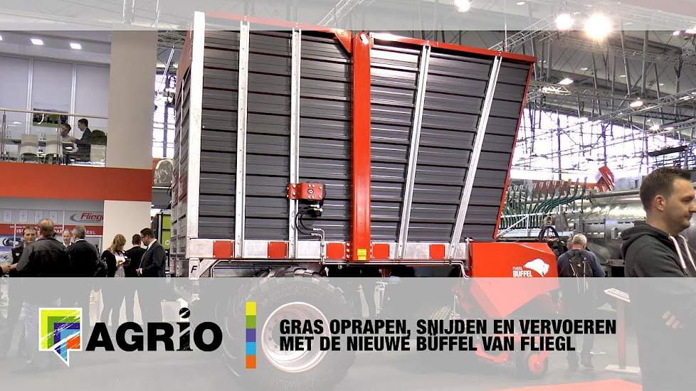 Gras oprapen, snijden en eenvoudig vervoeren met de Büffel van Fliegl op de Agritechnica 2017