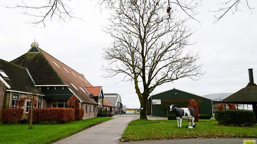 Het erf van Theo en Dory van der Gun nodigt uit tot een bezoek. Het echtpaar boert op een publieke manier, door veel mensen via excursies, workshops en arrangementen kennis te laten maken met het boerenbedrijf en het ambachtelijk kaasmaken.