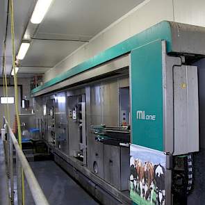 “Weiden zonder selectiepoort is vooral geschikt bij een standweide direct achter de stal. Je haalt maximaal 3 kg droge stof uit gras”, geeft de Zwaan aan. Het gebruiken van de robot als selectiepoort kost veel capaciteit, aangezien dieren die al naar bui