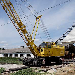 De planning is om de stal aan de voorzijde te verlengen, in totaal is de stal dan 180 meter lang.  Daarna willen ze eenzelfde stal ernaast bouwen. „We zijn door schade en schande wijs geworden. Ons doel is 2.000 koeien en 10.000 hectare grond over een jaa